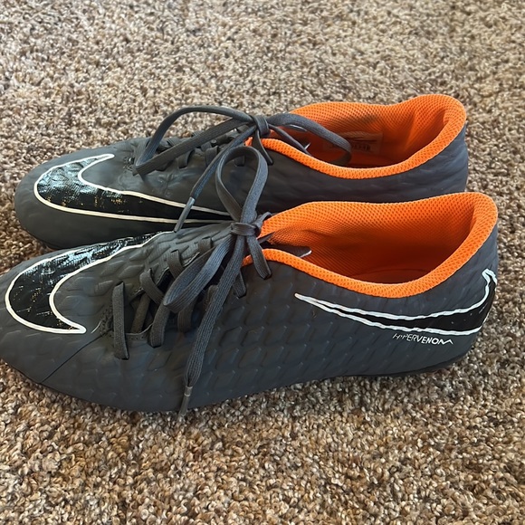 Nike Hypervenom soccer cleats, women's size 7. - Picture 2 of 8